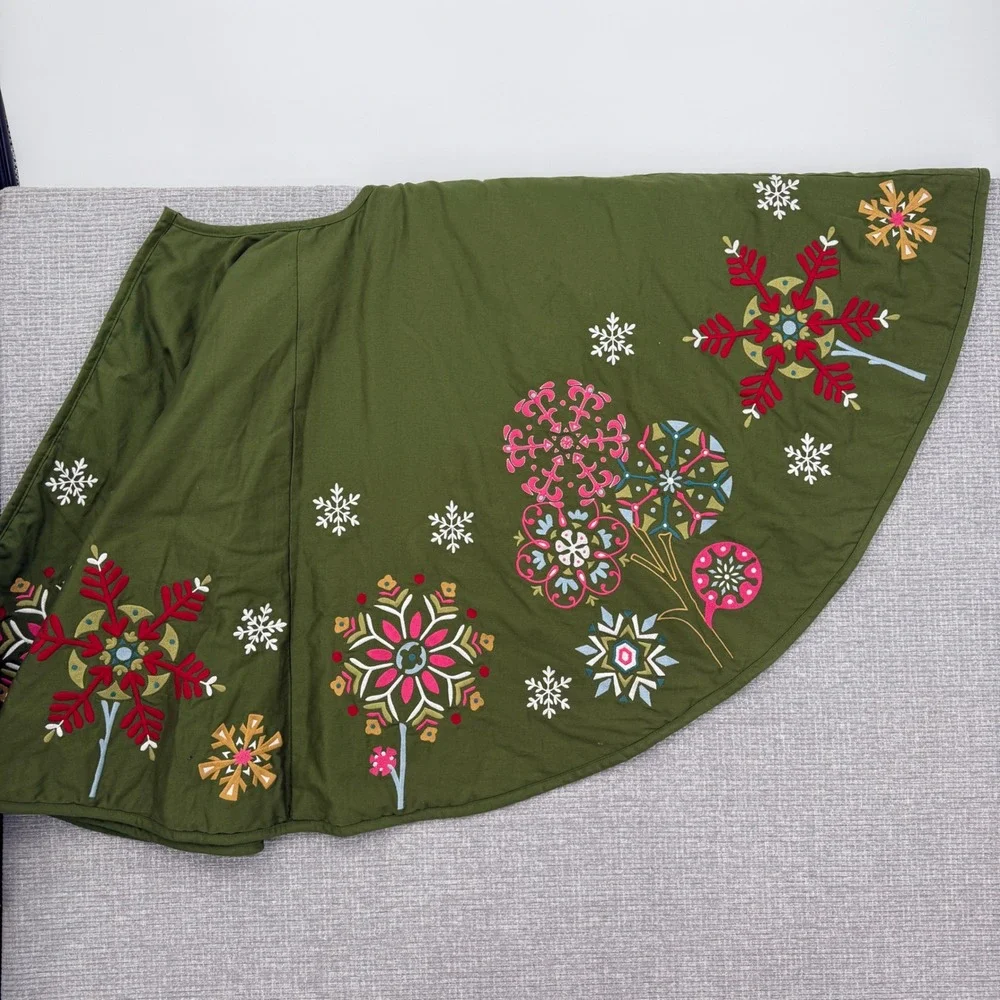 Vintage Pottery Barn Christmas Tree Skirt Home OS Embroidered Snowflake Country
